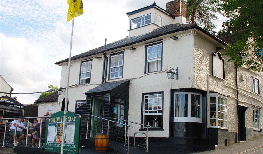 fish on the quay pub, the hythe